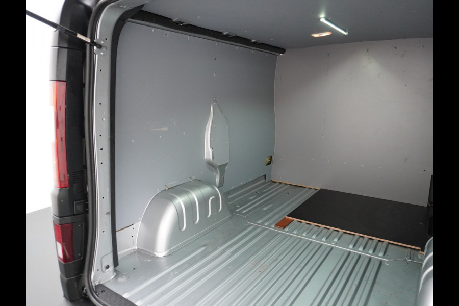 Opel Vivaro 1.6CDTI 126PK L1H1 Navi Airco Camera Trekhaak Cruise Control Pdc DAB Bluetooth Edition EcoFlex Wandbetimmering Schuifdeur Achterklep 1e Eigenaar Euro 6 Trekgewicht 2.000kg
