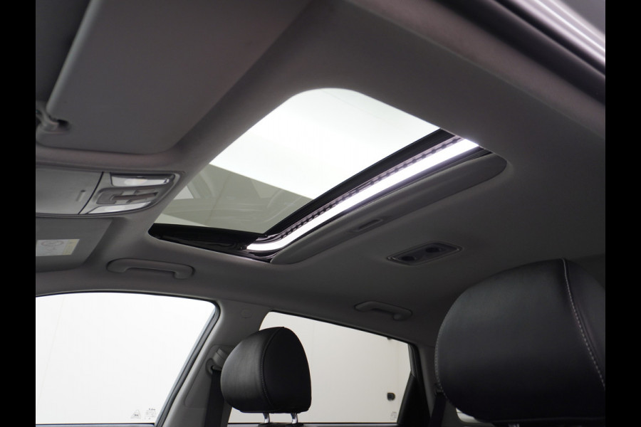Kia Niro 1.6GDi 142PK Hybrid Autom. ExecutiveLine Leder+Memory Schuif-kanteldak Trekhaak JBL®-Sound Apple Carplay Android Auto Adap.Cruis DAB Keyless Led Privacy Glas Subwoofer Rijstrooksensor Regen-Lichtsensor 1e Eigenaar Dealeronderhouden Zeer compleet!