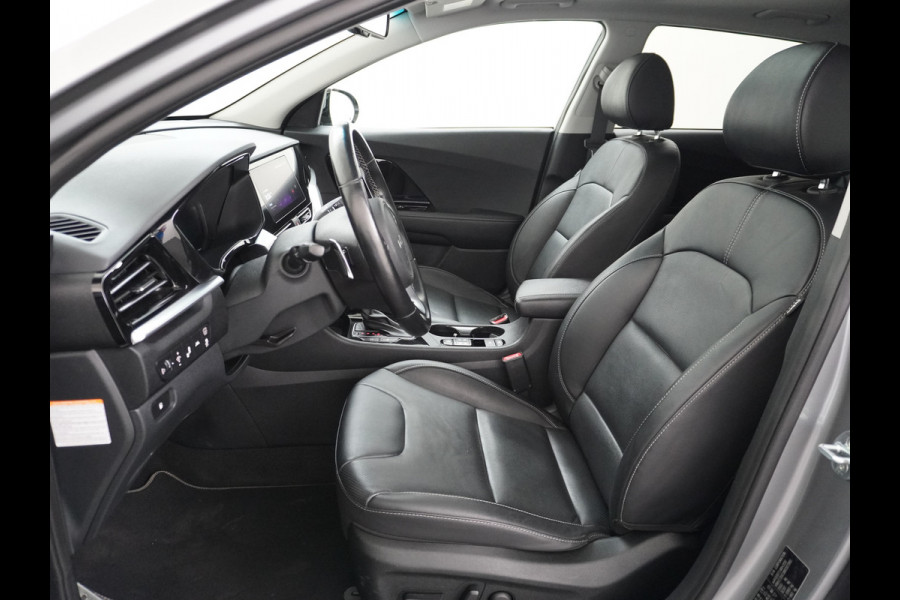 Kia Niro 1.6GDi 142PK Hybrid Autom. ExecutiveLine Leder+Memory Schuif-kanteldak Trekhaak JBL®-Sound Apple Carplay Android Auto Adap.Cruis DAB Keyless Led Privacy Glas Subwoofer Rijstrooksensor Regen-Lichtsensor 1e Eigenaar Dealeronderhouden Zeer compleet!
