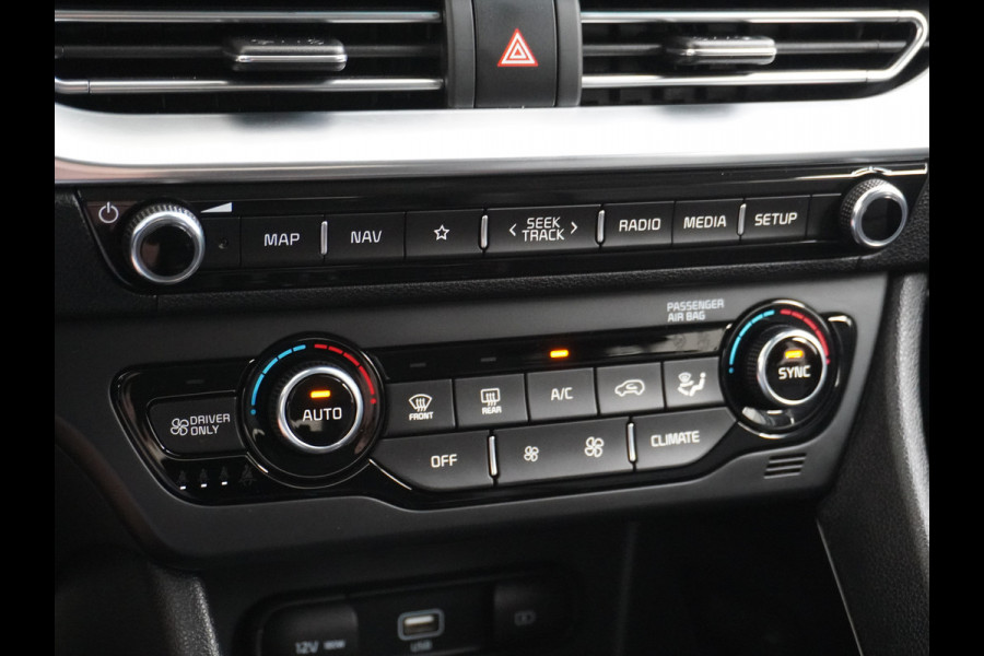 Kia Niro 1.6GDi 142PK Hybrid Autom. ExecutiveLine Leder+Memory Schuif-kanteldak Trekhaak JBL®-Sound Apple Carplay Android Auto Adap.Cruis DAB Keyless Led Privacy Glas Subwoofer Rijstrooksensor Regen-Lichtsensor 1e Eigenaar Dealeronderhouden Zeer compleet!