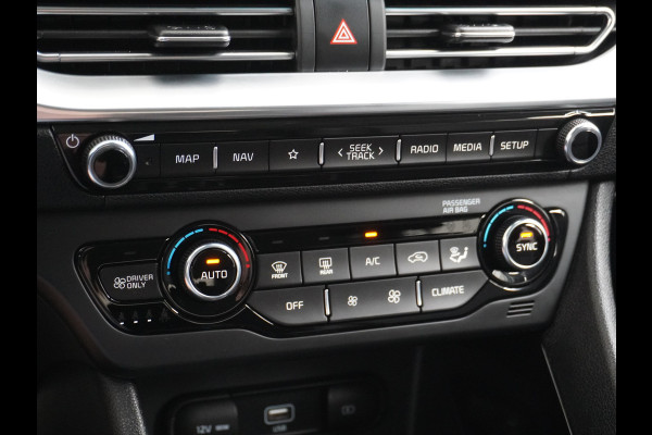 Kia Niro 1.6GDi 142PK Hybrid Autom. ExecutiveLine Leder+Memory Schuif-kanteldak Trekhaak JBL®-Sound Apple Carplay Android Auto Adap.Cruis DAB Keyless Led Privacy Glas Subwoofer Rijstrooksensor Regen-Lichtsensor 1e Eigenaar Dealeronderhouden Zeer compleet!