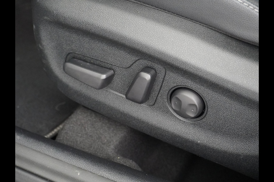 Kia Niro 1.6GDi 142PK Hybrid Autom. ExecutiveLine Leder+Memory Schuif-kanteldak Trekhaak JBL®-Sound Apple Carplay Android Auto Adap.Cruis DAB Keyless Led Privacy Glas Subwoofer Rijstrooksensor Regen-Lichtsensor 1e Eigenaar Dealeronderhouden Zeer compleet!