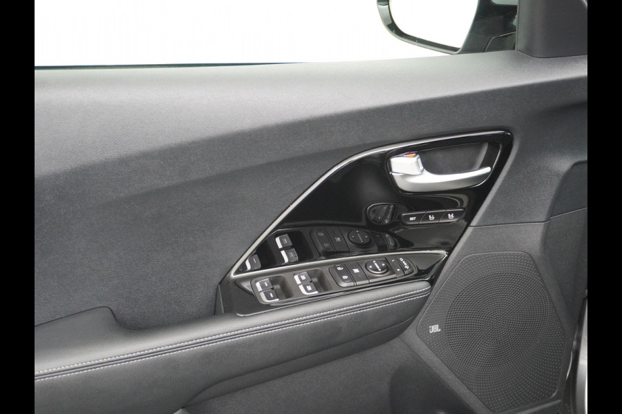 Kia Niro 1.6GDi 142PK Hybrid Autom. ExecutiveLine Leder+Memory Schuif-kanteldak Trekhaak JBL®-Sound Apple Carplay Android Auto Adap.Cruis DAB Keyless Led Privacy Glas Subwoofer Rijstrooksensor Regen-Lichtsensor 1e Eigenaar Dealeronderhouden Zeer compleet!