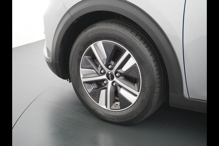 Kia Niro 1.6GDi 142PK Hybrid Autom. ExecutiveLine Leder+Memory Schuif-kanteldak Trekhaak JBL®-Sound Apple Carplay Android Auto Adap.Cruis DAB Keyless Led Privacy Glas Subwoofer Rijstrooksensor Regen-Lichtsensor 1e Eigenaar Dealeronderhouden Zeer compleet!