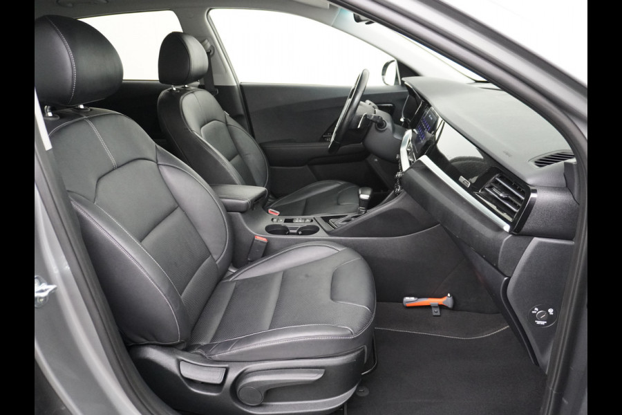 Kia Niro 1.6GDi 142PK Hybrid Autom. ExecutiveLine Leder+Memory Schuif-kanteldak Trekhaak JBL®-Sound Apple Carplay Android Auto Adap.Cruis DAB Keyless Led Privacy Glas Subwoofer Rijstrooksensor Regen-Lichtsensor 1e Eigenaar Dealeronderhouden Zeer compleet!