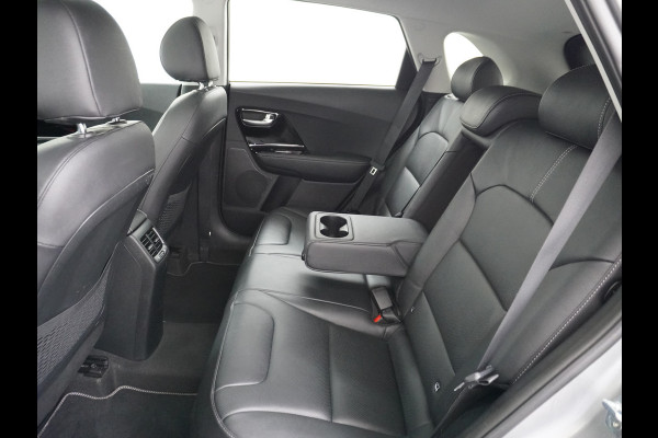 Kia Niro 1.6GDi 142PK Hybrid Autom. ExecutiveLine Leder+Memory Schuif-kanteldak Trekhaak JBL®-Sound Apple Carplay Android Auto Adap.Cruis DAB Keyless Led Privacy Glas Subwoofer Rijstrooksensor Regen-Lichtsensor 1e Eigenaar Dealeronderhouden Zeer compleet!