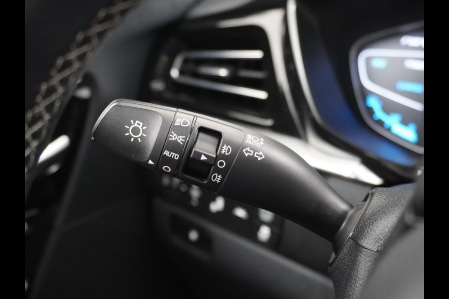 Kia Niro 1.6GDi 142PK Hybrid Autom. ExecutiveLine Leder+Memory Schuif-kanteldak Trekhaak JBL®-Sound Apple Carplay Android Auto Adap.Cruis DAB Keyless Led Privacy Glas Subwoofer Rijstrooksensor Regen-Lichtsensor 1e Eigenaar Dealeronderhouden Zeer compleet!