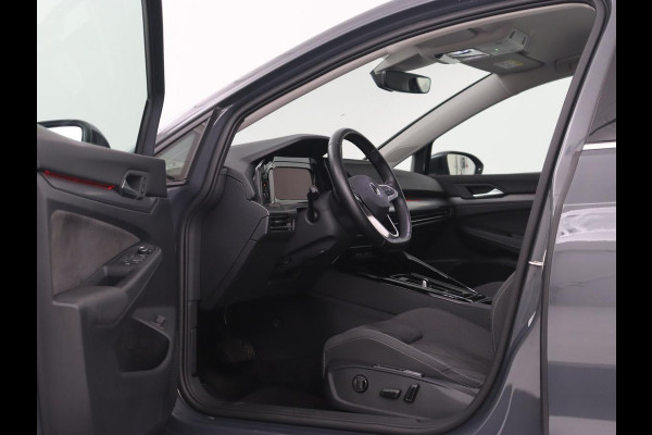 Volkswagen Golf 1.4 eHybrid Style | Massage | Carplay | Sfeerverlichting | Navigatie | Memory | Adaptive cruise | Parkeerhulp | ergoActive | LED Plus | Climate control | PHEV | Plug In
