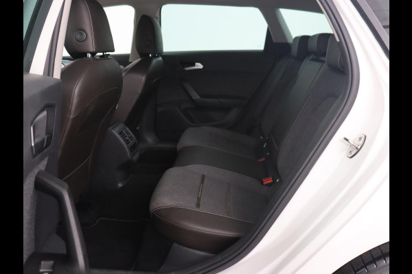 Seat Leon 1.4 TSI eHybrid PHEV Xcellence | Trekhaak | Stoel & stuurverwarming | Carplay | Navigatie | Adaptive cruise | Full LED | Park Assist | Climate control | Keyless | Plug In