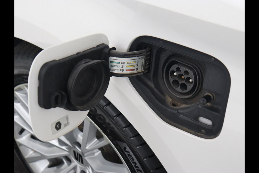 Seat Leon 1.4 TSI eHybrid PHEV Xcellence | Trekhaak | Stoel & stuurverwarming | Carplay | Navigatie | Adaptive cruise | Full LED | Park Assist | Climate control | Keyless | Plug In
