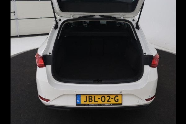 Seat Leon 1.4 TSI eHybrid PHEV Xcellence | Trekhaak | Stoel & stuurverwarming | Carplay | Navigatie | Adaptive cruise | Full LED | Park Assist | Climate control | Keyless | Plug In