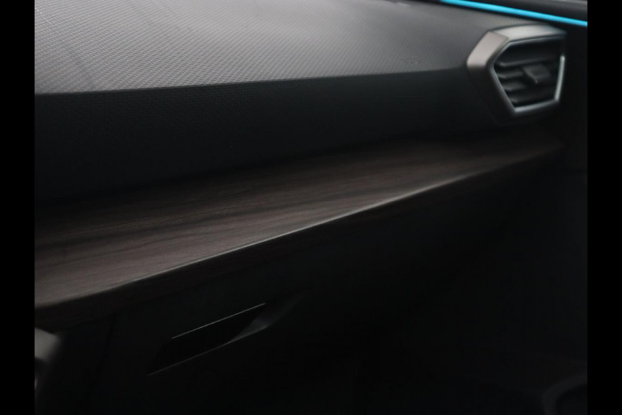 Seat Leon 1.4 TSI eHybrid PHEV Xcellence | Trekhaak | Stoel & stuurverwarming | Carplay | Navigatie | Adaptive cruise | Full LED | Park Assist | Climate control | Keyless | Plug In