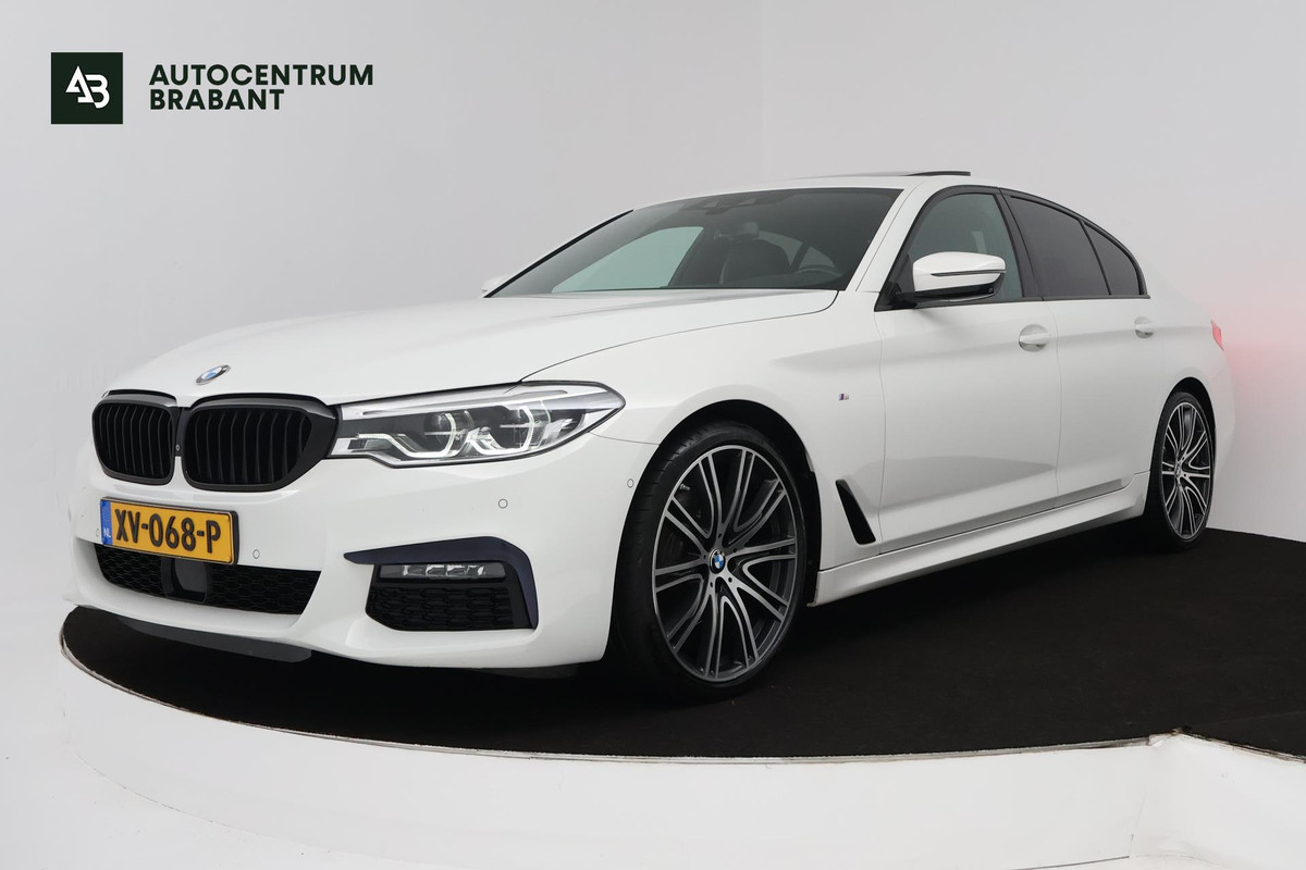 BMW 5 Serie 520i High Executive (PANORAMADAK, H&K, CAMERA, TREKHAAK, STOEL/STUUR VERWARMING, ELEKTR STOELEN, HEAD-UP, NL-AUTO)