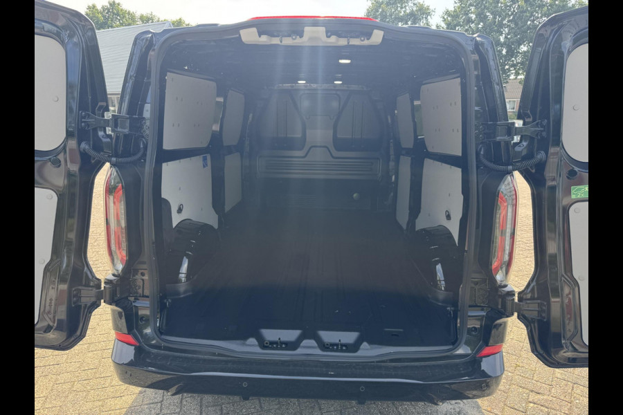 Ford Transit Custom 320 2.5 PHEV L2H1 Sport 233pk | Inklapbare trekhaak | 19 inch lichtmetalen Sport velgen (mat zwart) | Verwarmbaar stuurwiel  | Navigatie systeem | B&O speakers