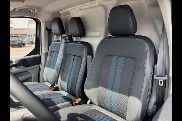 Ford Transit Custom 320 2.5 PHEV L2H1 Sport 233pk | Inklapbare trekhaak | 19 inch lichtmetalen Sport velgen (mat zwart) | Verwarmbaar stuurwiel  | Navigatie systeem | B&O speakers