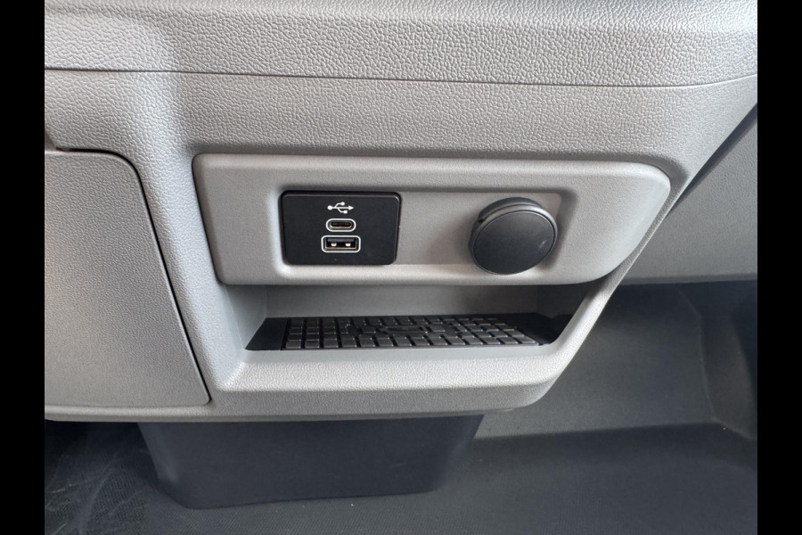 Ford Transit Custom 320 2.5 PHEV L2H1 Sport 233pk | Inklapbare trekhaak | 19 inch lichtmetalen Sport velgen (mat zwart) | Verwarmbaar stuurwiel  | Navigatie systeem | B&O speakers