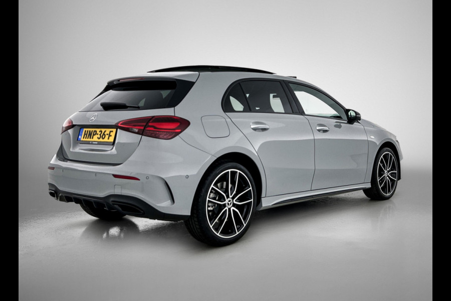 Mercedes-Benz A-Klasse 250 e Business Solution AMG | AMG Line Plus pakket | Nightpakket | Dodehoekassistent | Parkeerpakket met 360°-camera | Antidiefstalpakket URBAN GUARD PLUS | Head-up display | Winter pakket | KEYLESS GO |
