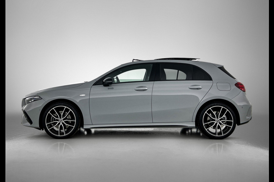 Mercedes-Benz A-Klasse 250 e Business Solution AMG | AMG Line Plus pakket | Nightpakket | Dodehoekassistent | Parkeerpakket met 360°-camera | Antidiefstalpakket URBAN GUARD PLUS | Head-up display | Winter pakket | KEYLESS GO |