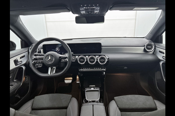 Mercedes-Benz A-Klasse 250 e Business Solution AMG | AMG Line Plus pakket | Nightpakket | Dodehoekassistent | Parkeerpakket met 360°-camera | Antidiefstalpakket URBAN GUARD PLUS | Head-up display | Winter pakket | KEYLESS GO |