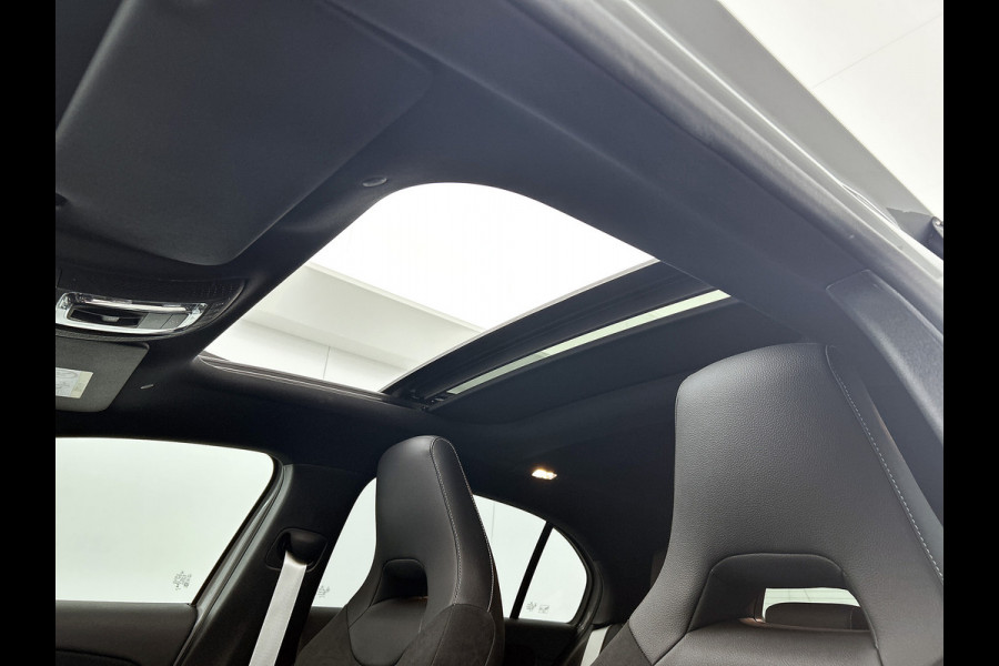Mercedes-Benz A-Klasse 250 e Business Solution AMG | AMG Line Plus pakket | Nightpakket | Dodehoekassistent | Parkeerpakket met 360°-camera | Antidiefstalpakket URBAN GUARD PLUS | Head-up display | Winter pakket | KEYLESS GO |