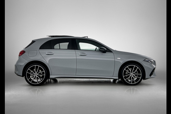 Mercedes-Benz A-Klasse 250 e Business Solution AMG | AMG Line Plus pakket | Nightpakket | Dodehoekassistent | Parkeerpakket met 360°-camera | Antidiefstalpakket URBAN GUARD PLUS | Head-up display | Winter pakket | KEYLESS GO |