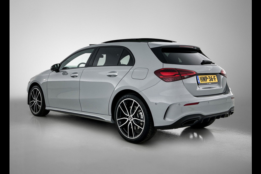 Mercedes-Benz A-Klasse 250 e Business Solution AMG | AMG Line Plus pakket | Nightpakket | Dodehoekassistent | Parkeerpakket met 360°-camera | Antidiefstalpakket URBAN GUARD PLUS | Head-up display | Winter pakket | KEYLESS GO |