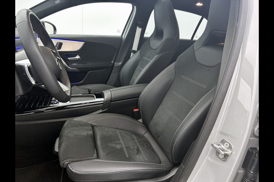 Mercedes-Benz A-Klasse 250 e Business Solution AMG | AMG Line Plus pakket | Nightpakket | Dodehoekassistent | Parkeerpakket met 360°-camera | Antidiefstalpakket URBAN GUARD PLUS | Head-up display | Winter pakket | KEYLESS GO |