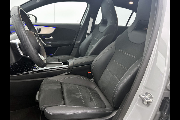 Mercedes-Benz A-Klasse 250 e Business Solution AMG | AMG Line Plus pakket | Nightpakket | Dodehoekassistent | Parkeerpakket met 360°-camera | Antidiefstalpakket URBAN GUARD PLUS | Head-up display | Winter pakket | KEYLESS GO |