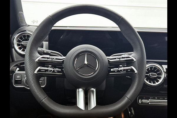 Mercedes-Benz A-Klasse 250 e Business Solution AMG | AMG Line Plus pakket | Nightpakket | Dodehoekassistent | Parkeerpakket met 360°-camera | Antidiefstalpakket URBAN GUARD PLUS | Head-up display | Winter pakket | KEYLESS GO |