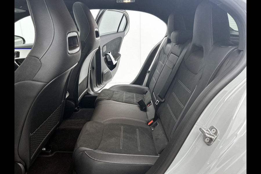 Mercedes-Benz A-Klasse 250 e Business Solution AMG | AMG Line Plus pakket | Nightpakket | Dodehoekassistent | Parkeerpakket met 360°-camera | Antidiefstalpakket URBAN GUARD PLUS | Head-up display | Winter pakket | KEYLESS GO |
