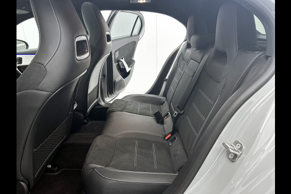 Mercedes-Benz A-Klasse 250 e Business Solution AMG | AMG Line Plus pakket | Nightpakket | Dodehoekassistent | Parkeerpakket met 360°-camera | Antidiefstalpakket URBAN GUARD PLUS | Head-up display | Winter pakket | KEYLESS GO |