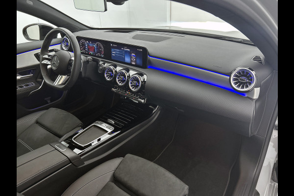 Mercedes-Benz A-Klasse 250 e Business Solution AMG | AMG Line Plus pakket | Nightpakket | Dodehoekassistent | Parkeerpakket met 360°-camera | Antidiefstalpakket URBAN GUARD PLUS | Head-up display | Winter pakket | KEYLESS GO |