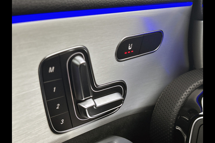 Mercedes-Benz A-Klasse 250 e Business Solution AMG | AMG Line Plus pakket | Nightpakket | Dodehoekassistent | Parkeerpakket met 360°-camera | Antidiefstalpakket URBAN GUARD PLUS | Head-up display | Winter pakket | KEYLESS GO |
