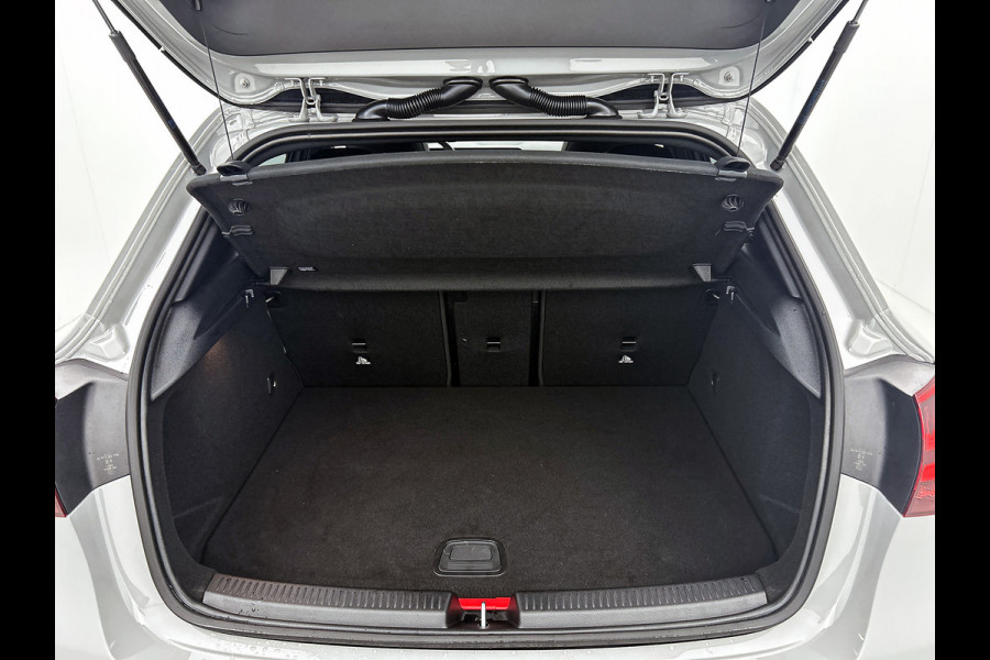 Mercedes-Benz A-Klasse 250 e Business Solution AMG | AMG Line Plus pakket | Nightpakket | Dodehoekassistent | Parkeerpakket met 360°-camera | Antidiefstalpakket URBAN GUARD PLUS | Head-up display | Winter pakket | KEYLESS GO |