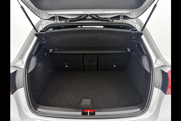 Mercedes-Benz A-Klasse 250 e Business Solution AMG | AMG Line Plus pakket | Nightpakket | Dodehoekassistent | Parkeerpakket met 360°-camera | Antidiefstalpakket URBAN GUARD PLUS | Head-up display | Winter pakket | KEYLESS GO |
