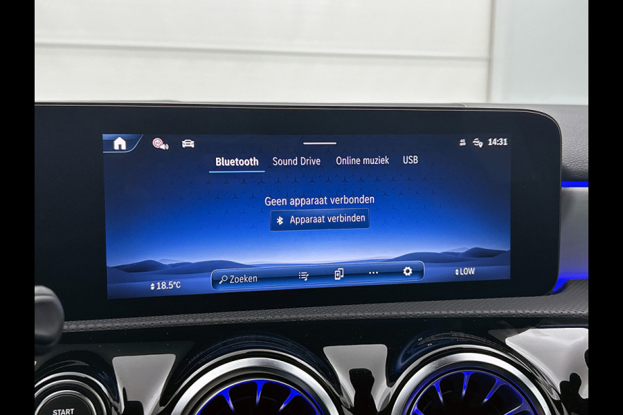 Mercedes-Benz A-Klasse 250 e Business Solution AMG | AMG Line Plus pakket | Nightpakket | Dodehoekassistent | Parkeerpakket met 360°-camera | Antidiefstalpakket URBAN GUARD PLUS | Head-up display | Winter pakket | KEYLESS GO |