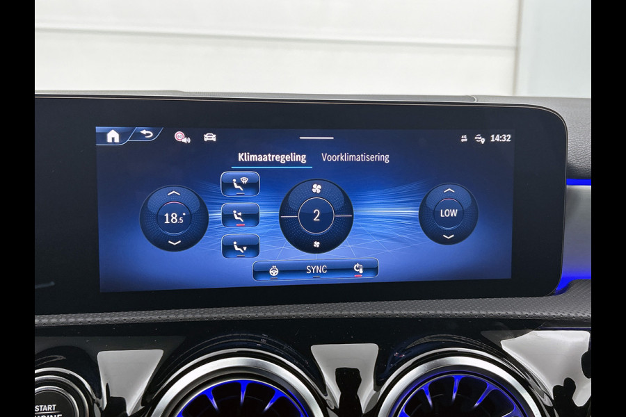 Mercedes-Benz A-Klasse 250 e Business Solution AMG | AMG Line Plus pakket | Nightpakket | Dodehoekassistent | Parkeerpakket met 360°-camera | Antidiefstalpakket URBAN GUARD PLUS | Head-up display | Winter pakket | KEYLESS GO |