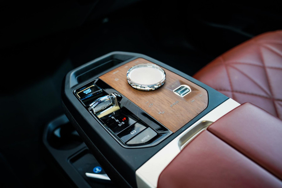 BMW iX XDrive50 Business Edition Plus 112 kWh | 3D Camera | Massage | Headup