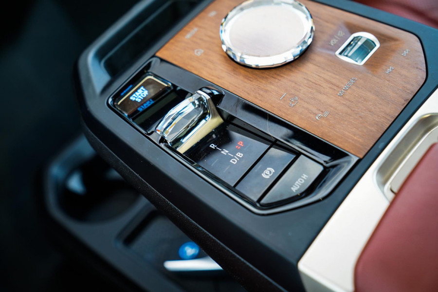 BMW iX XDrive50 Business Edition Plus 112 kWh | 3D Camera | Massage | Headup
