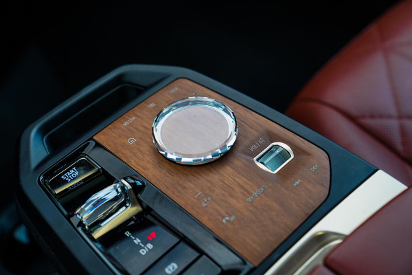 BMW iX XDrive50 Business Edition Plus 112 kWh | 3D Camera | Massage | Headup