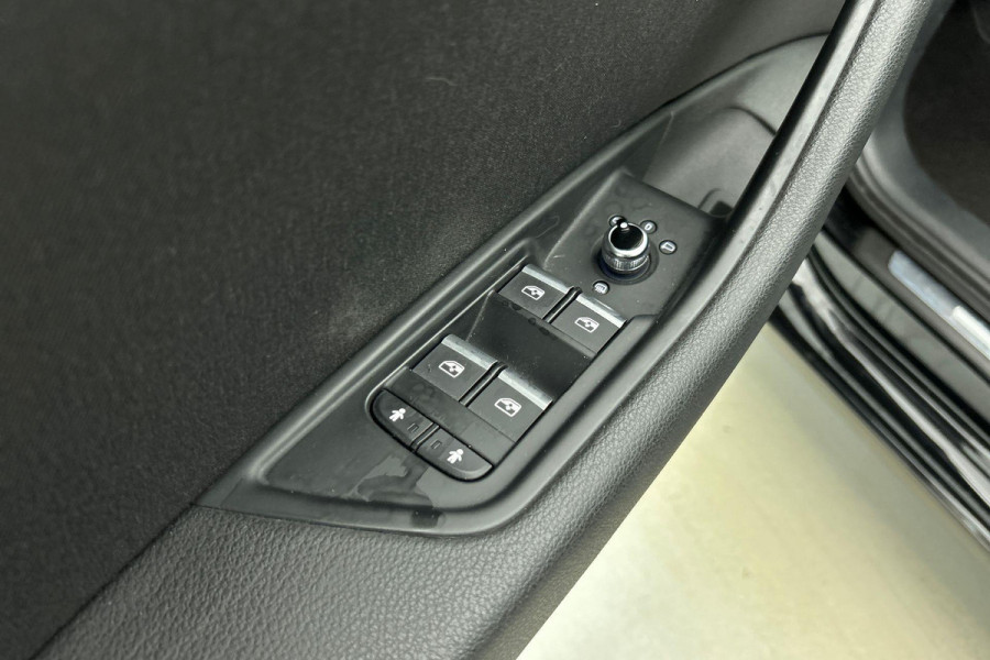 Audi A4 Limousine 1.4 TFSI Sport Pro Line (NL-auto, Automaat, Navi, Airco, Cruise Con, Etc)