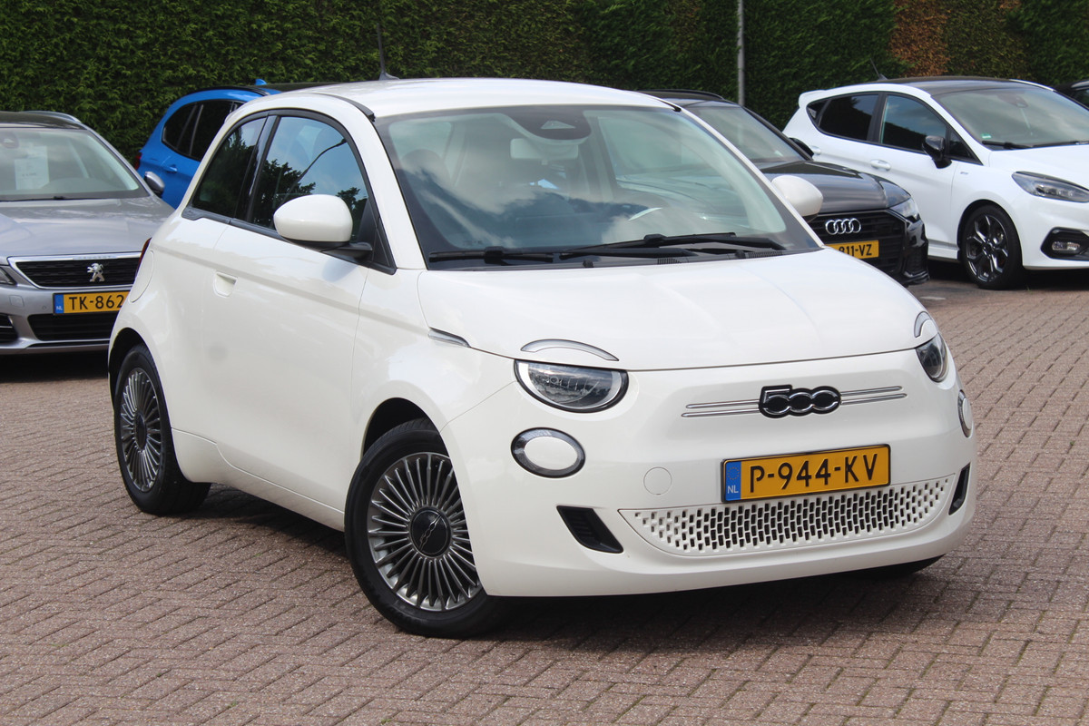 Fiat 500 Icon 42 kWh / SoH 94% / Apple CarPlay / Parkeerhulp achter / Keyless / 16'' / DAB / Cruise Control