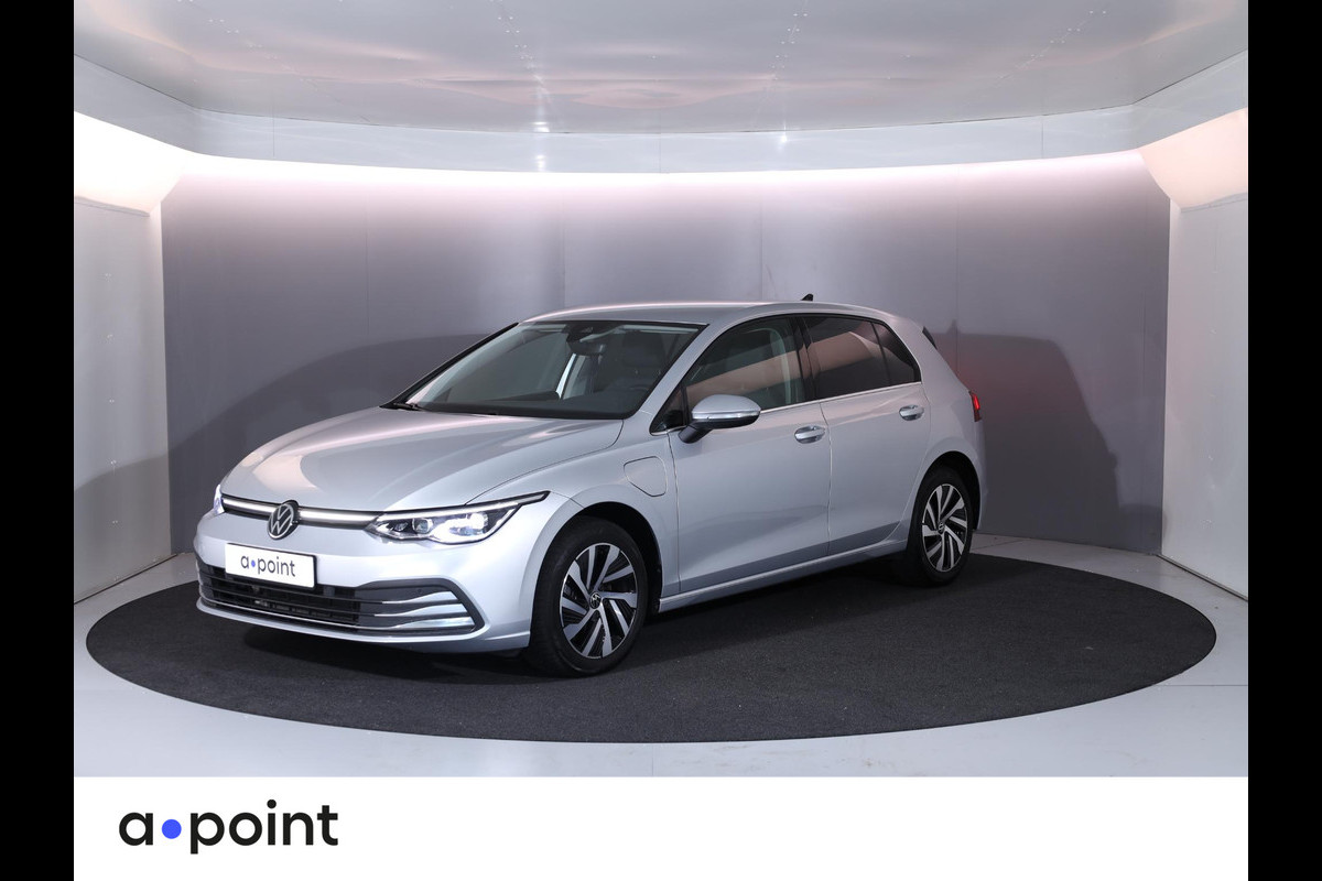 Volkswagen Golf 1.4 eHybrid Style 204 pk Automaat (DSG) | Navigatie | Parkeersensoren | Adaptieve cruise control | LED koplampen | Stoelverwarming |