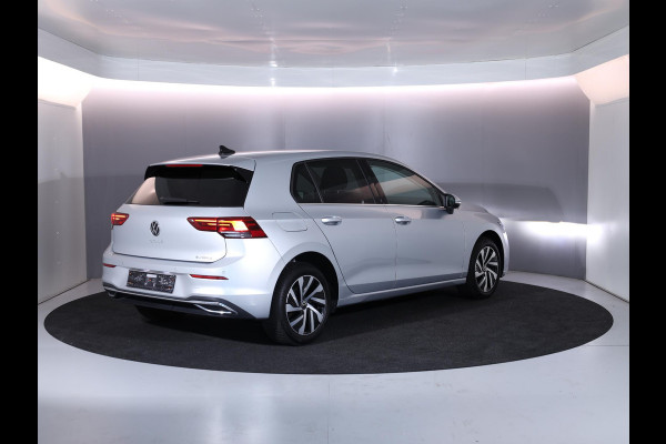 Volkswagen Golf 1.4 eHybrid Style 204 pk Automaat (DSG) | Navigatie | Parkeersensoren | Adaptieve cruise control | LED koplampen | Stoelverwarming |