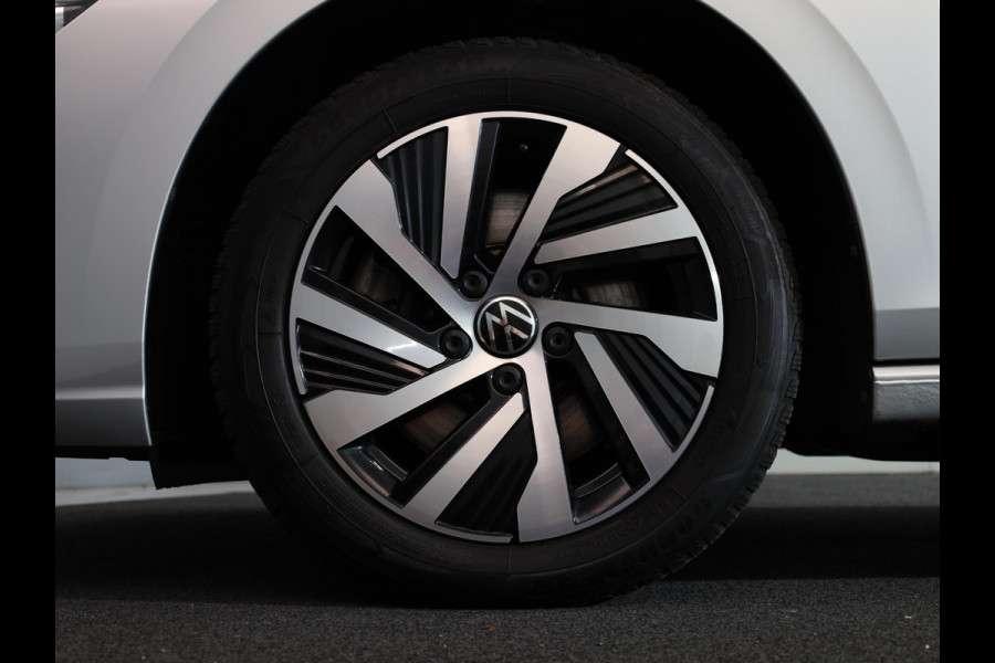 Volkswagen Golf 1.4 eHybrid Style 204 pk Automaat (DSG) | Navigatie | Parkeersensoren | Adaptieve cruise control | LED koplampen | Stoelverwarming |