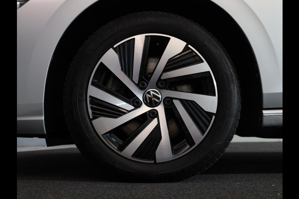 Volkswagen Golf 1.4 eHybrid Style 204 pk Automaat (DSG) | Navigatie | Parkeersensoren | Adaptieve cruise control | LED koplampen | Stoelverwarming |