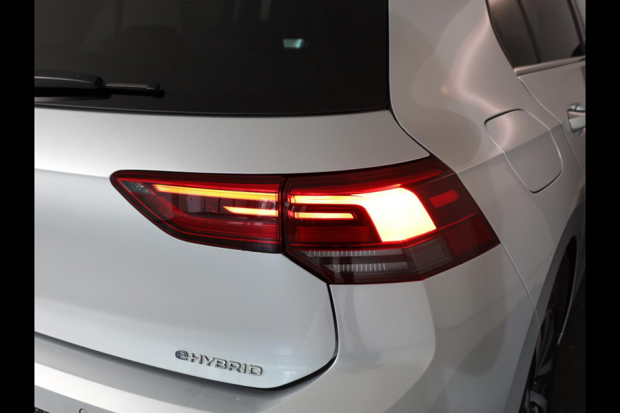 Volkswagen Golf 1.4 eHybrid Style 204 pk Automaat (DSG) | Navigatie | Parkeersensoren | Adaptieve cruise control | LED koplampen | Stoelverwarming |
