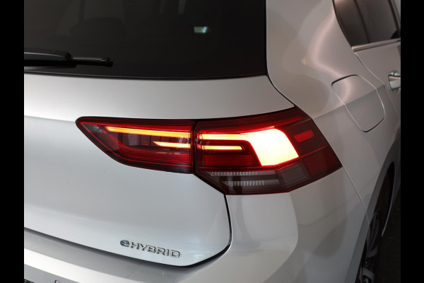 Volkswagen Golf 1.4 eHybrid Style 204 pk Automaat (DSG) | Navigatie | Parkeersensoren | Adaptieve cruise control | LED koplampen | Stoelverwarming |