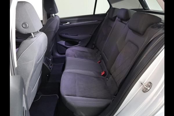 Volkswagen Golf 1.4 eHybrid Style 204 pk Automaat (DSG) | Navigatie | Parkeersensoren | Adaptieve cruise control | LED koplampen | Stoelverwarming |