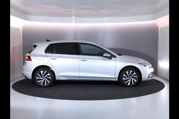 Volkswagen Golf 1.4 eHybrid Style 204 pk Automaat (DSG) | Navigatie | Parkeersensoren | Adaptieve cruise control | LED koplampen | Stoelverwarming |